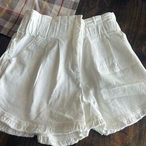 New with tags boutique white shorts